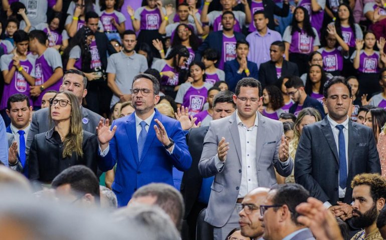 Paulo Dantas doa ambulância para Assembleia de Deus