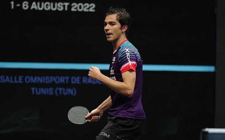 Hugo Calderano vence Alexis Lebrun e leva título do WTT de tênis de mesa