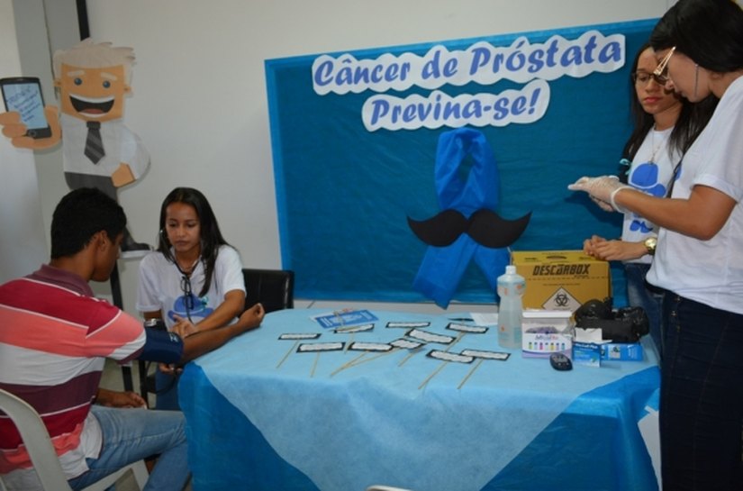Novembro Azul: estudantes da Uncisal realizam ação educativa