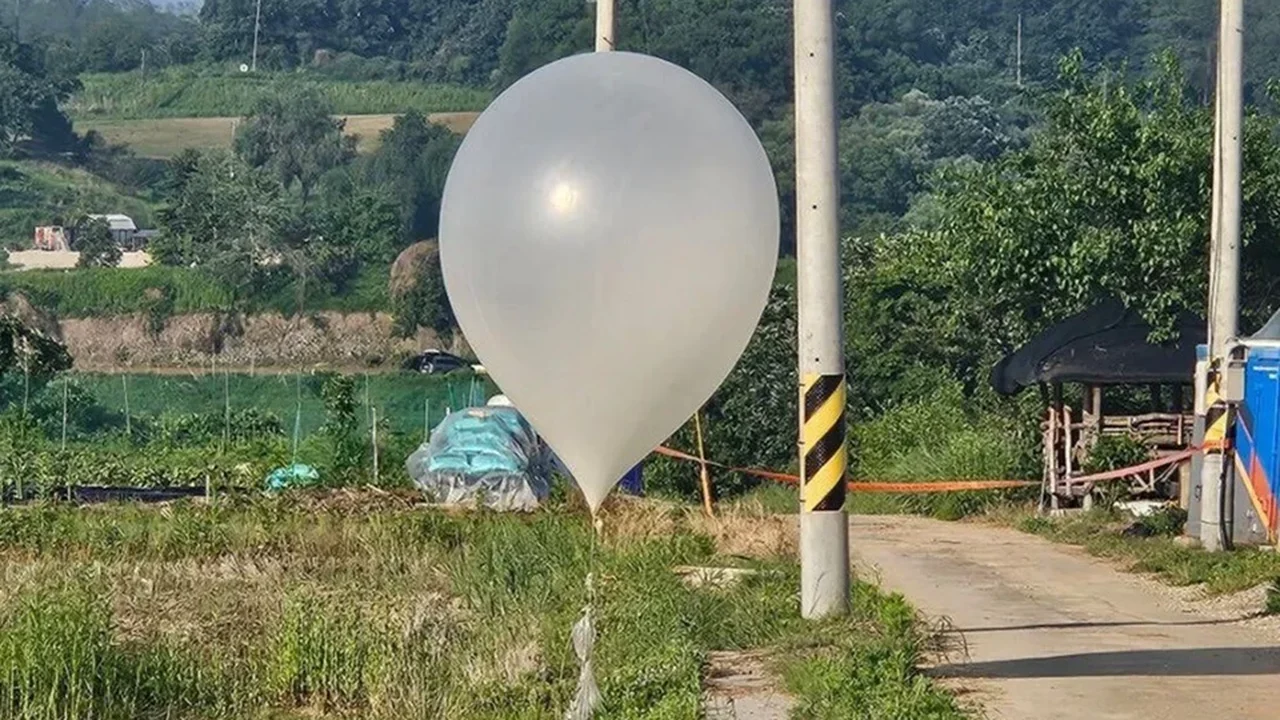 Coreia do Norte lança balões provavelmente carregando lixo em direção à Coreia do Sul
