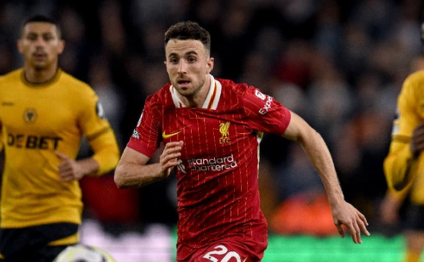 Torcedores homenageiam Diogo Jota no Anfield e pedem que Liverpool 'aposente' camisa 20