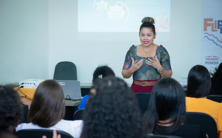 Supervisora da Biblioteca Pública participa de seminário internacional sobre tecnologia e inovação