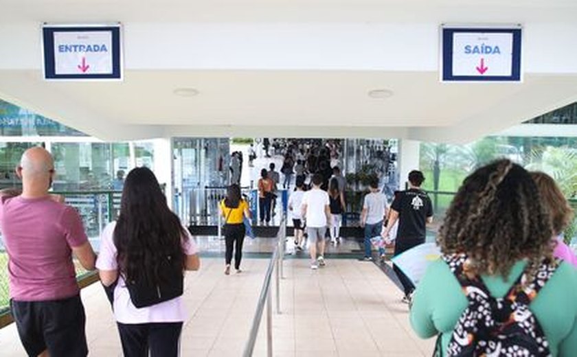 Reajustes das mensalidades deixam estudantes sem opção