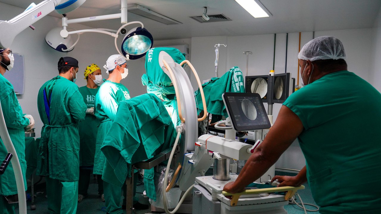 No HGE, vítima de tragédia na Serra da Barriga passa por complexa cirurgia no fêmur