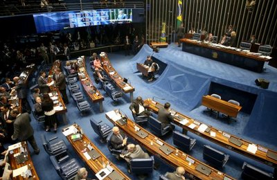 Senado adia decisão sobre afastamento de Aécio determinado pelo STF