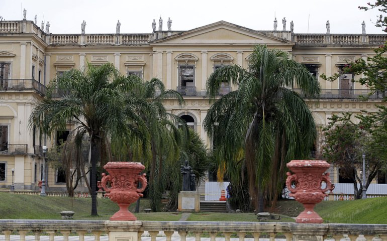 Campanha arrecada recursos para recuperar Museu Nacional