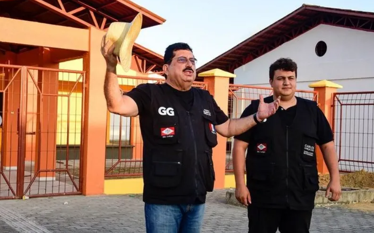 Vídeo: prefeito Carlos anuncia exoneração de Gilberto Gonçalves da Prefeitura de Rio Largo