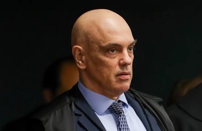 Em decisão, Moraes cita "eventual tentativa de fuga" de Bolsonaro