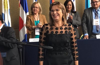 Ex-controladora geral do estado, Maria Clara Cavalcante recebe Comenda Domingos Martins