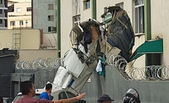 Duas pessoas morreram na queda do avião em Belo Horizonte