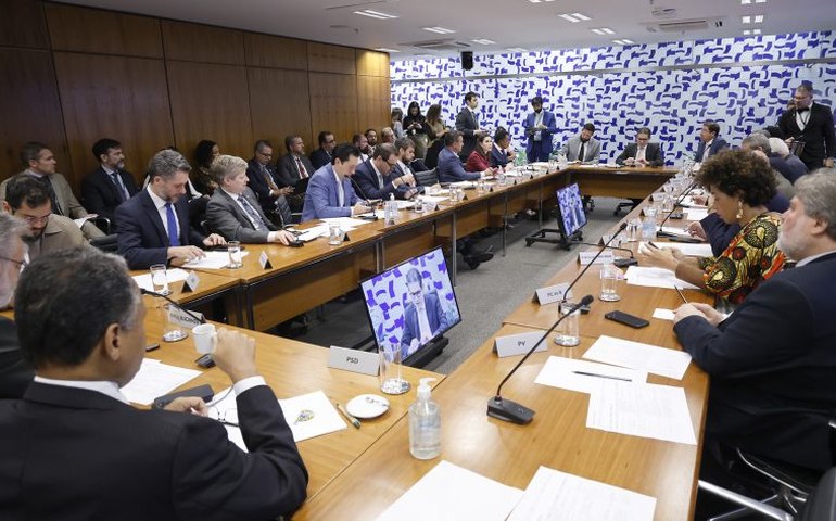 Líderes decidem votar projeto que reduz benefícios fiscais federais