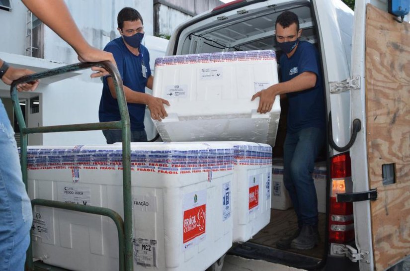 Alagoas recebe 51.930 novas doses de vacinas contra Covid-19