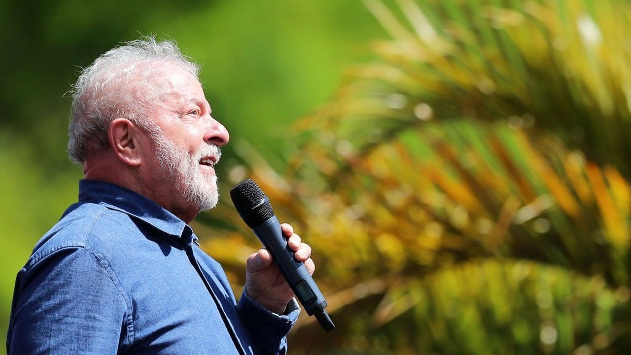 Vou tentar fazer o Brasil voltar a ser autossuficiente em petróleo, diz Lula