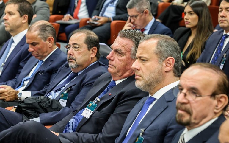 Defesas de Bolsonaro e de outros réus contestam execução das penas