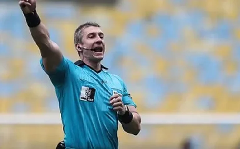 Daronco relata ofensa de Abel Ferreira após expulsão em vitória do Palmeiras