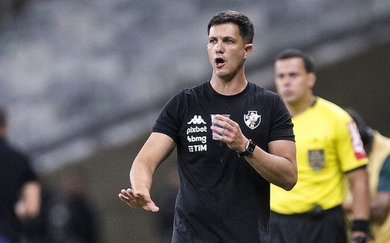 Vasco dispensa o técnico Mauricio Barbieri após mais uma decepção em São Januário