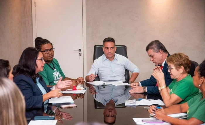 Governador Paulo Dantas ao lado de representantes do Sindicato dos Trabalhadores e Trabalhadoras da Educação Governador Paulo Dantas ao lado de representantes do Sindicato dos Trabalhadores e Trabalhadoras da Educação