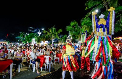 Maceioenses e turistas prestigiam segundo dia do Natal dos Folguedos