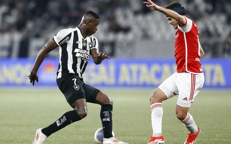 Botafogo visita o Inter para tentar garantir o título do Brasileiro