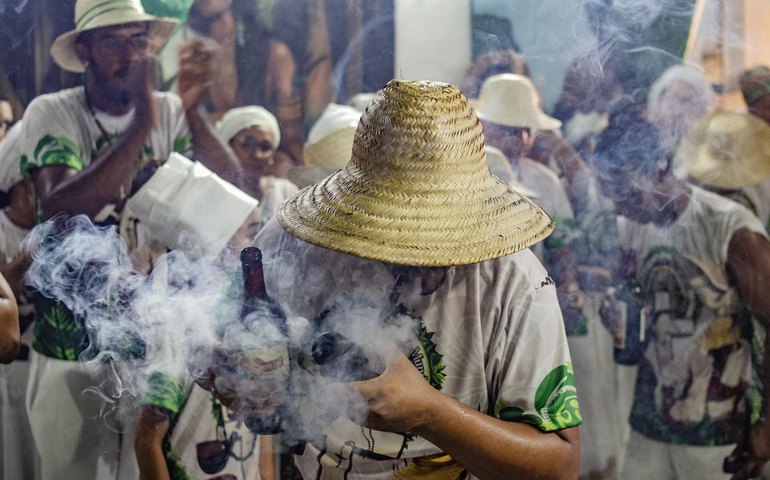 Exposição “Encruzilhada” propõe olhar sensível sobre entidades das religiões de matriz africana