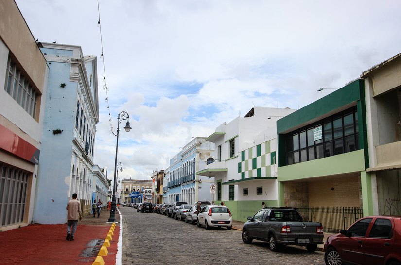 Calçamento da Rua Sá e Albuquerque será recuperado pela Seminfra