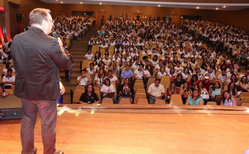 Mais de mil alunos da rede estadual participam de aula inaugural promovida pela Seduc