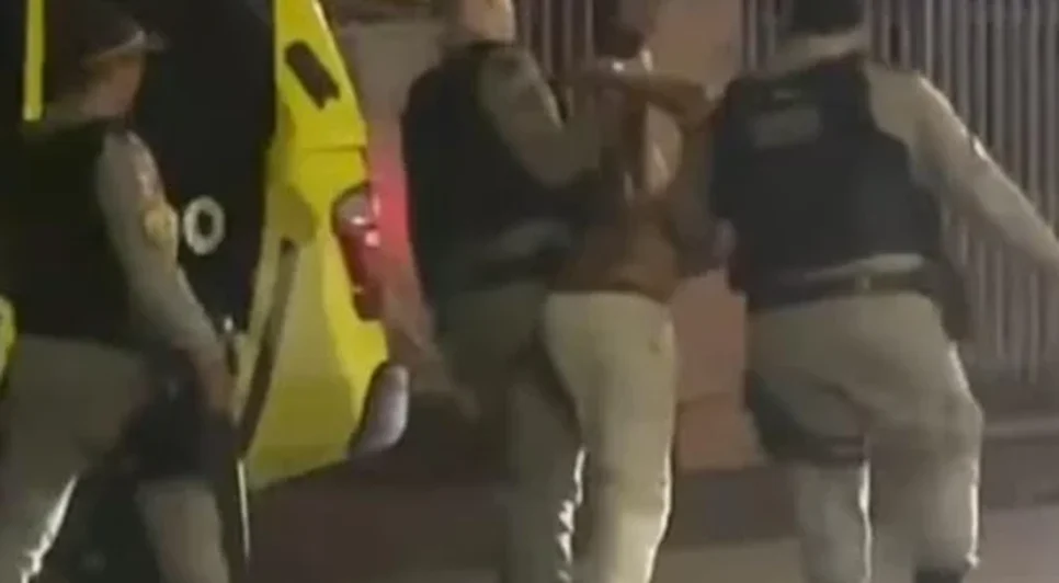 Suspeito foi detido por policiais