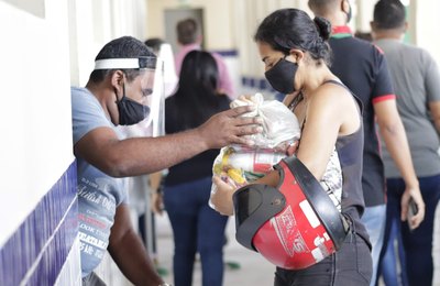 Prefeitura de Palmeira inicia segunda etapa da entrega de kits nutricionais da merenda escolar