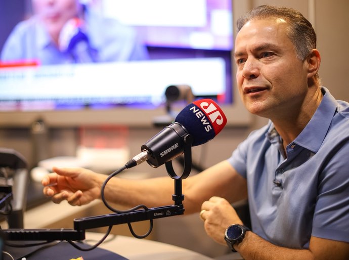 Renan Filho: “Uma coisa é construir oito hospitais; outra é comprar um inacabado por R$ 266 milhões”