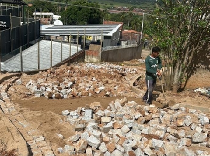 Moradores do Santa Helena, em Palmeira, comemoram obras na comunidade