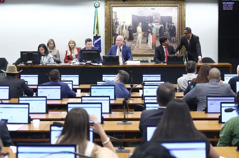 CCJ da Câmara aprova aumento de pena para aliciamento de crianças na internet
