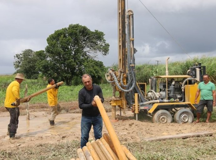 Perfuração de poços artesianos beneficia agricultores da zona rural de Arapiraca
