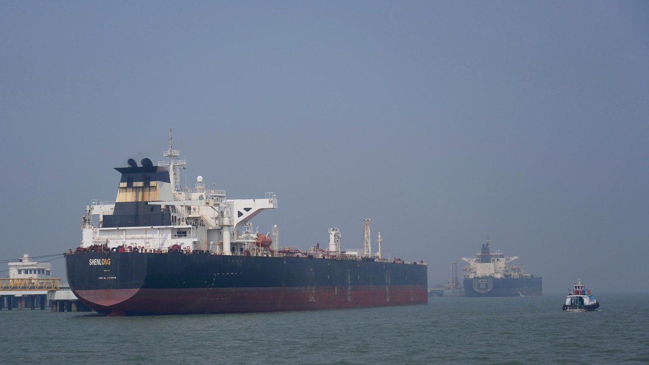 Escassez de navios-tanque pressiona preço do frete e agrava crise do petróleo