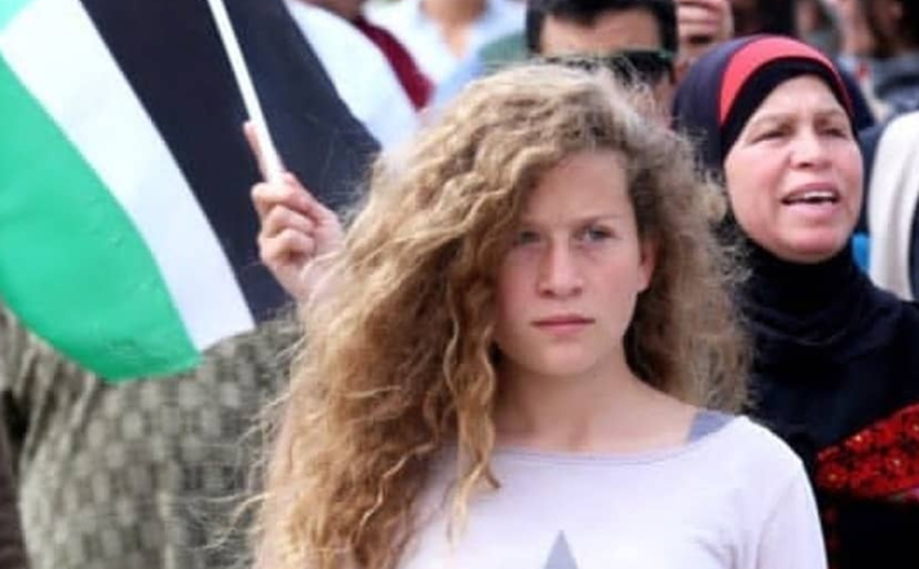 Saiba quem é Ahed Tamimi, símbolo de cabelos cacheados da resistência palestina, presa pela 2ª vez por Israel