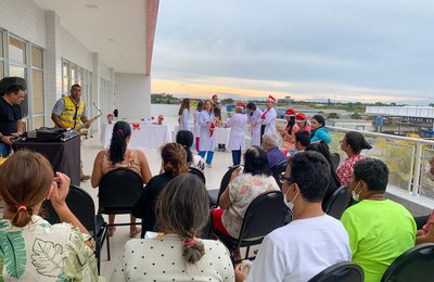 Hospital do Coração Alagoano promove ação de humanização para pacientes durante celebração natalina