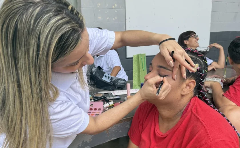 Semu realiza 'Dia Delas' e leva cuidado e dignidade a mulheres do Presídio Santa Luzia