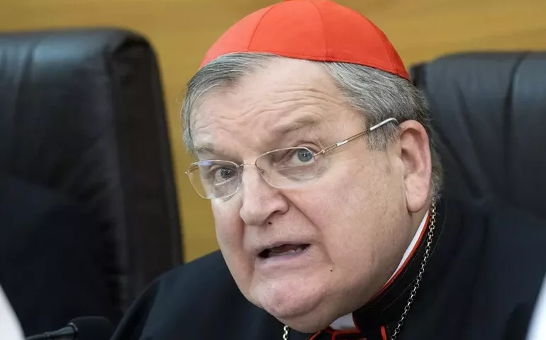 Cardeal conservador pede fim de restrições a missas em latim