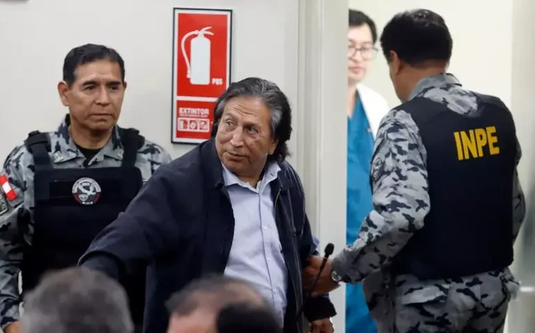 Ex-presidente do Peru é condenado a 13 anos de prisão