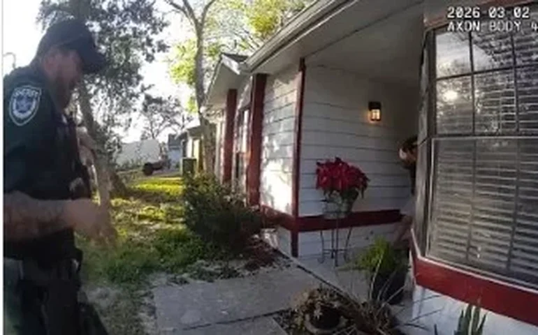 Momento dramático: atirador embosca policiais e atira em um agente