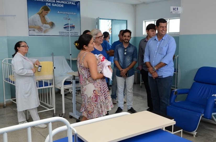 Secretária de Saúde visita hospitais e entrega ambulância em Campo Alegre