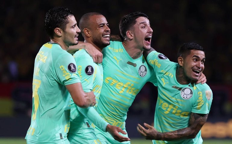Palmeiras goleia fora de casa e fica perto da semi da Libertadores