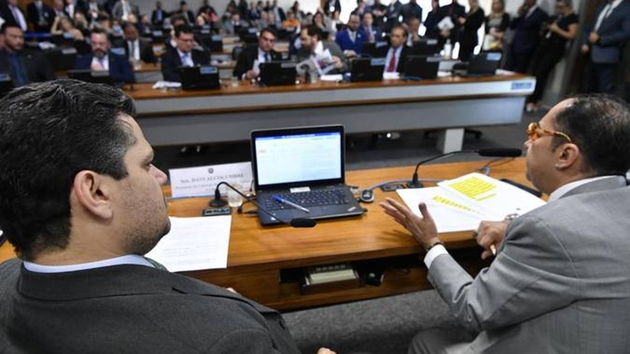 CCJ aprova equiparação de atos do crime organizado a terrorismo
