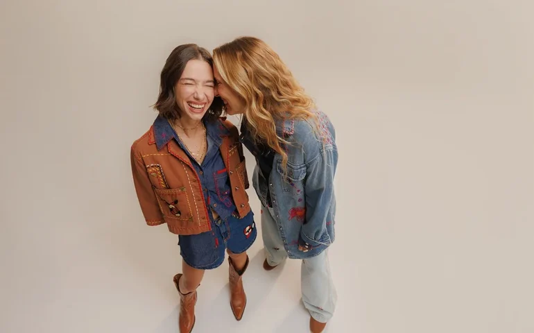 Da arte ao denim: Cantão reinventa o jeans com bordados autorais em collab inédita com Chica e Isabela Capeto