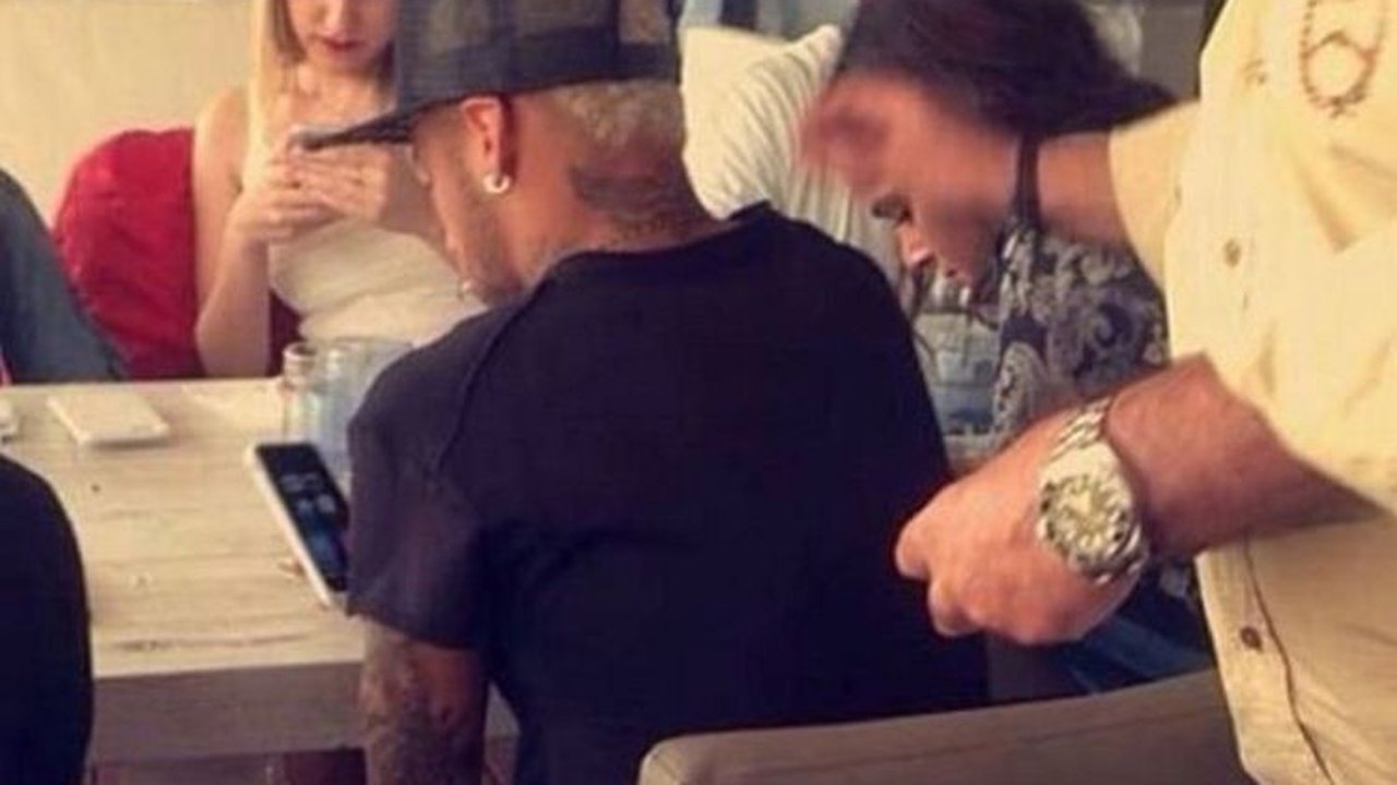 Fã flagra Bruna Marquezine e Neymar juntos em Barcelona