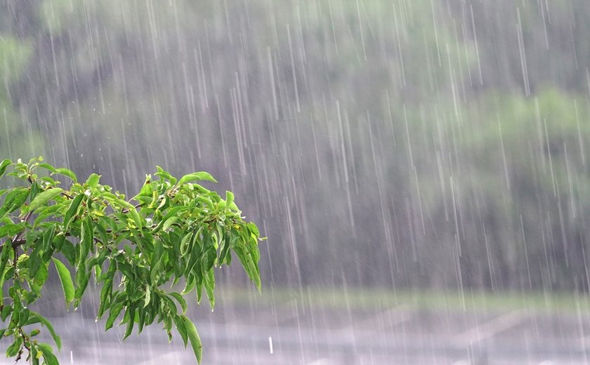 Alerta de chuva é emitido para Maceió e mais 21 municípios de Alagoas