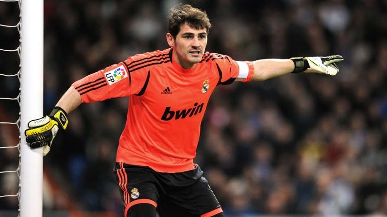 Campeão do mundo em 2010, goleiro Iker Casillas anuncia aposentadoria do futebol
