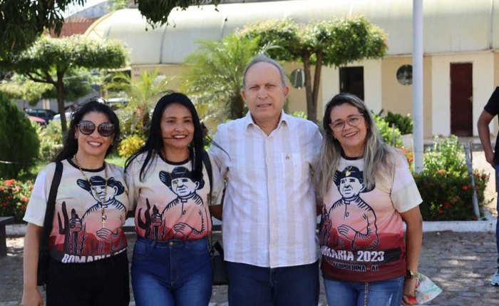 Prefeito com participantes de romaria Prefeito com participantes de romaria