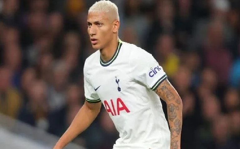 Richarlison pede desculpas a Martinelli após jogo com o Arsenal: &#8216;Cabeça quente&#8217;