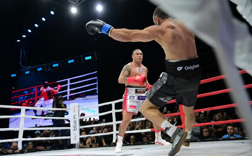 Tetracampeão mundial de boxe, Popó destrói o ex-BBB Kleber Bambam, em luta histórica