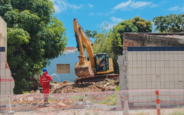 Defesa Civil de Maceió monitora demolições na encosta do Mutange